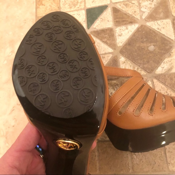 MICHAEL Michael Kors Tan Platform Sandals 8 1/2! - Picture 3 of 8